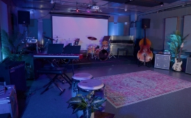 パフォーマンススペース先生